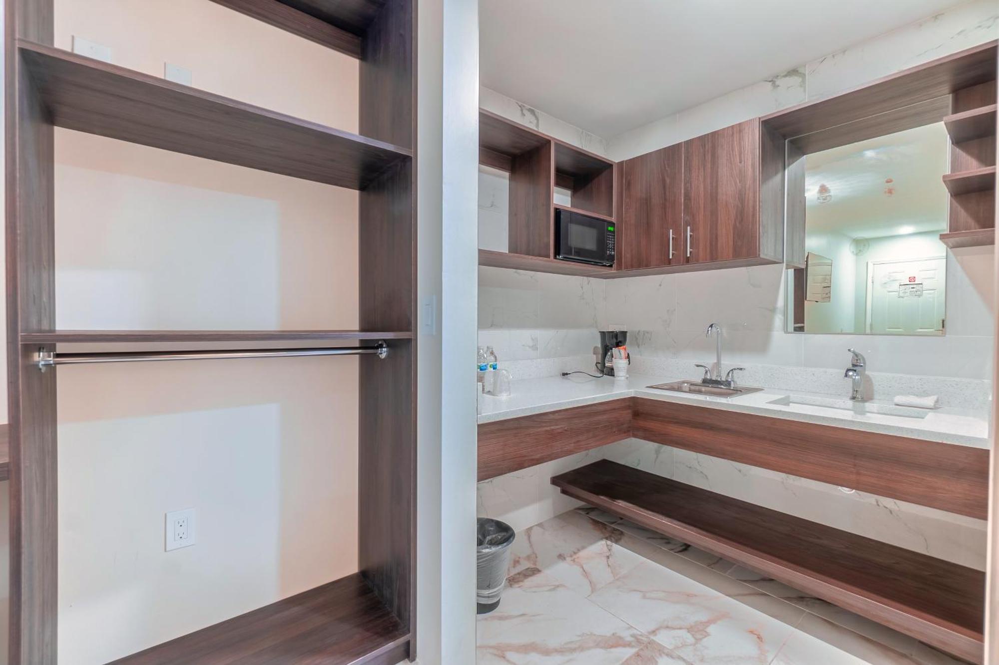 Sunshine Inn Кисими Екстериор снимка